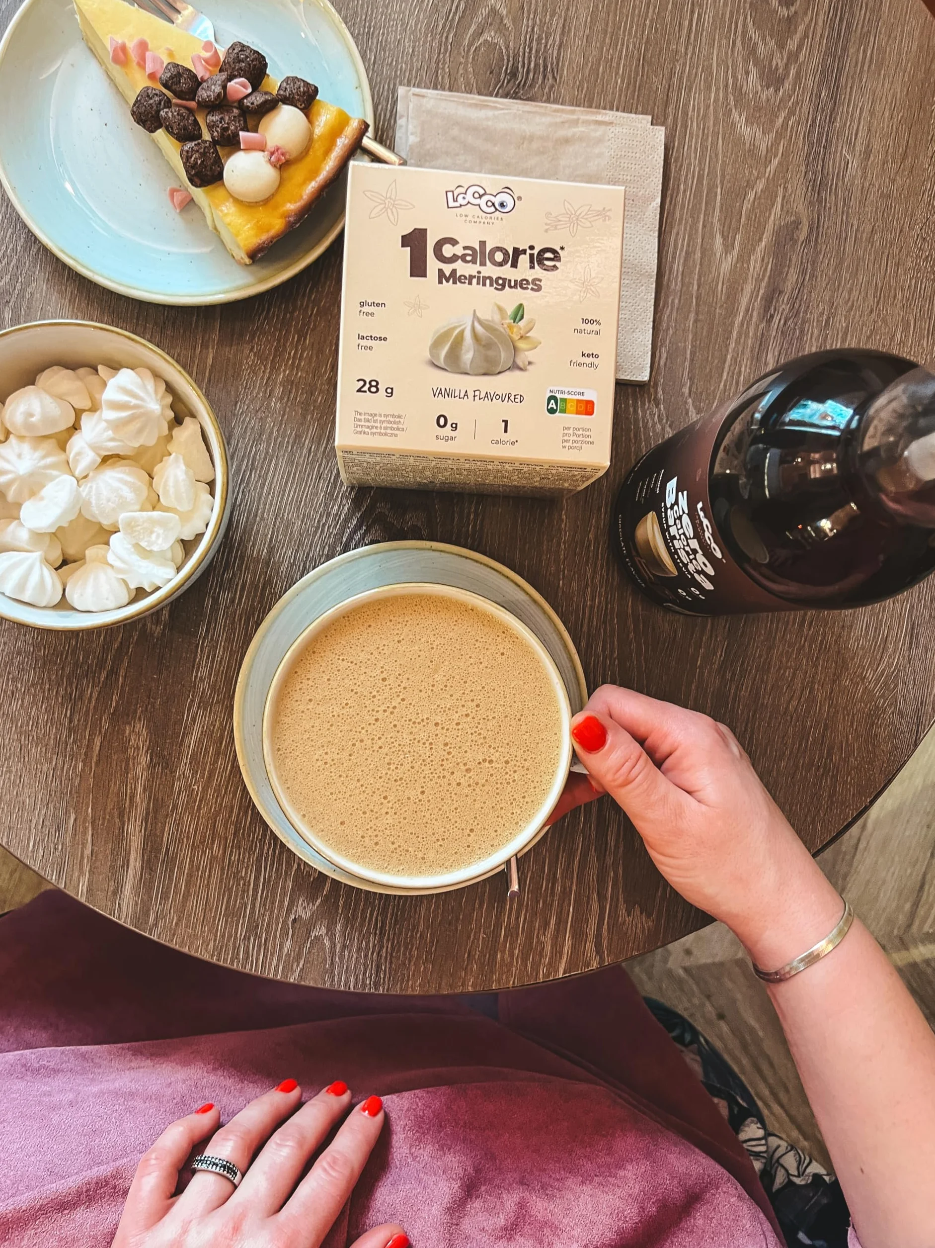 LoCCo Słodkie Bezy Bez Cukru 1 kcal Malinowe - Niskokaloryczna Przekąska ze Stewią, Keto, Low Carb, Bogate w Białko i Błonnik, Dla Diabetyków