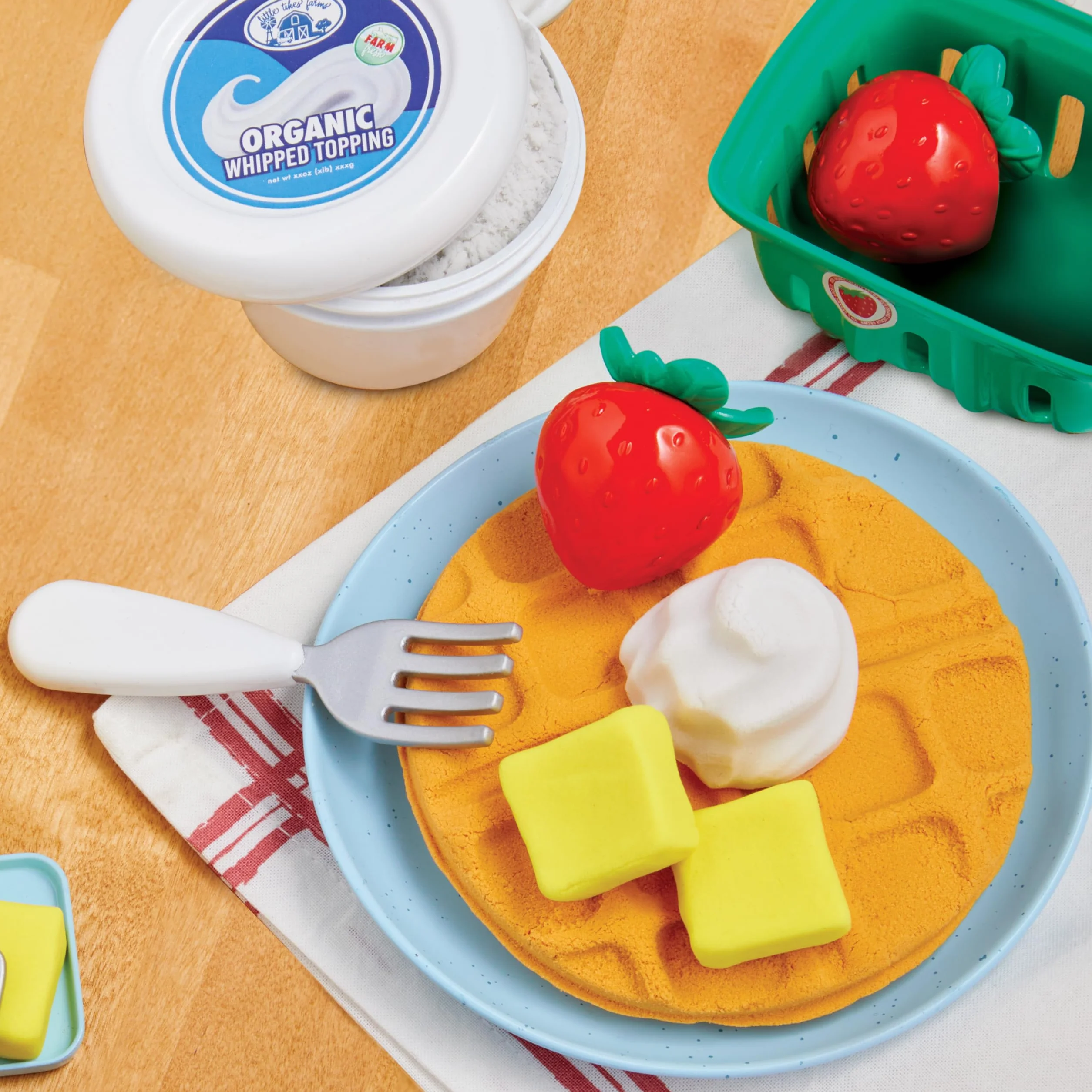 Little Tikes Creative Chefs Waffle Kit Zestaw Piasku do Zabawy 18 Akcesoriów dla Dzieci 3+