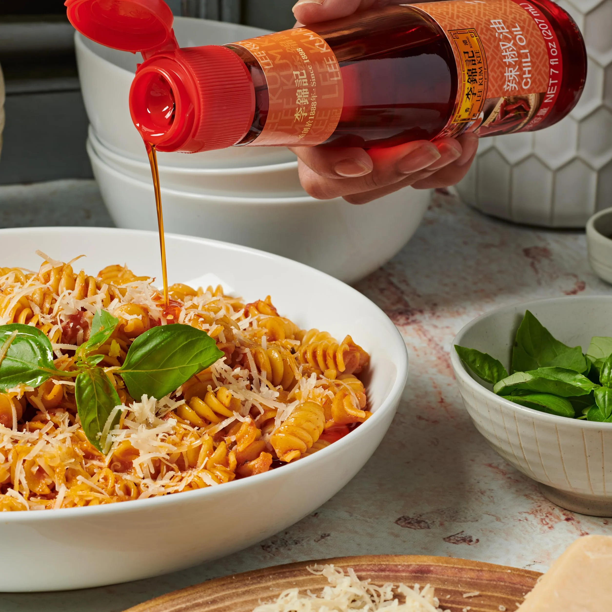 Lee Kum Kee Olejek chili – olejek przyprawowy z ognistych papryczek chili – 1 x 207 ml