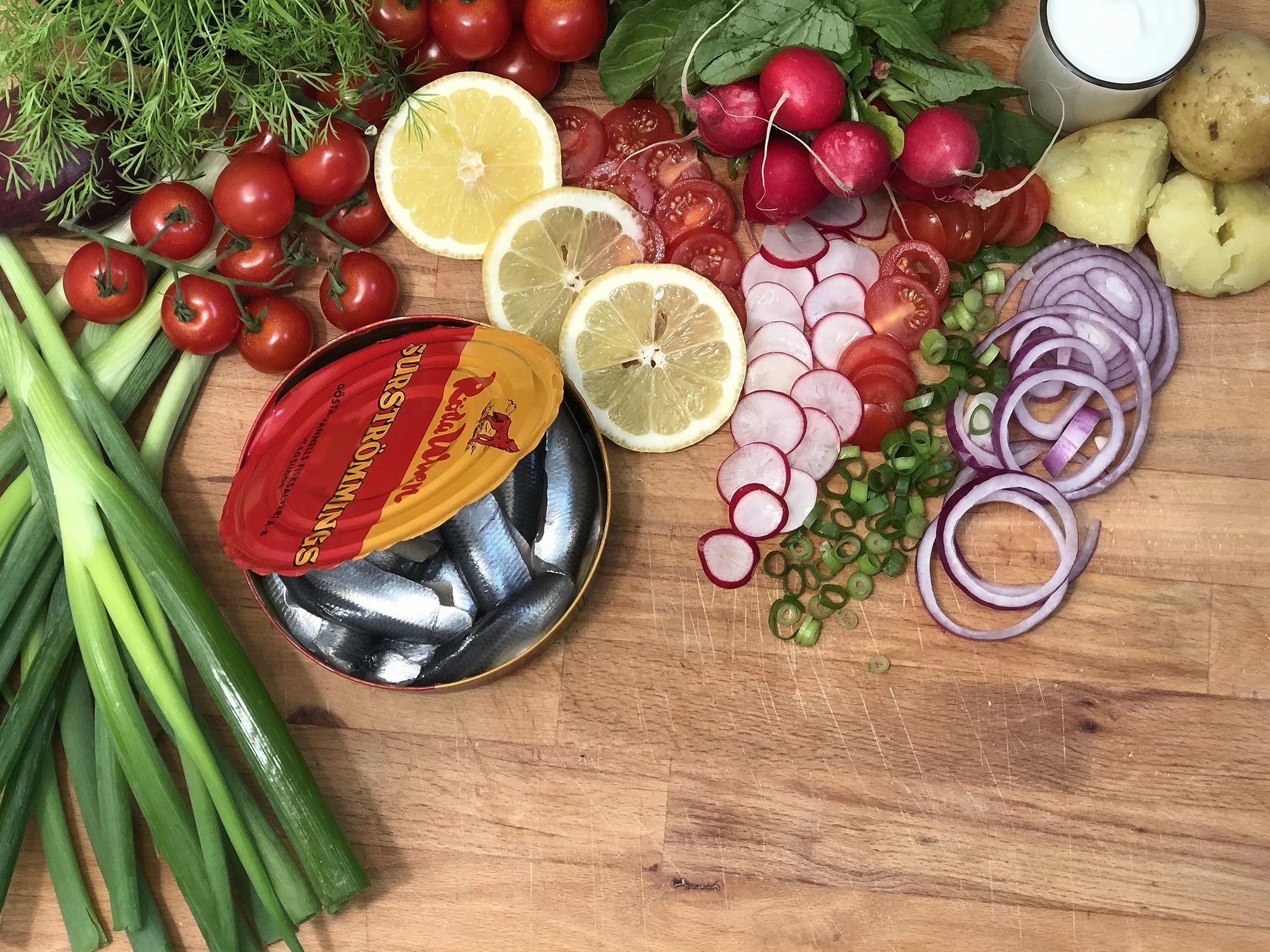 Surströmming fermentowane śledzie w puszce