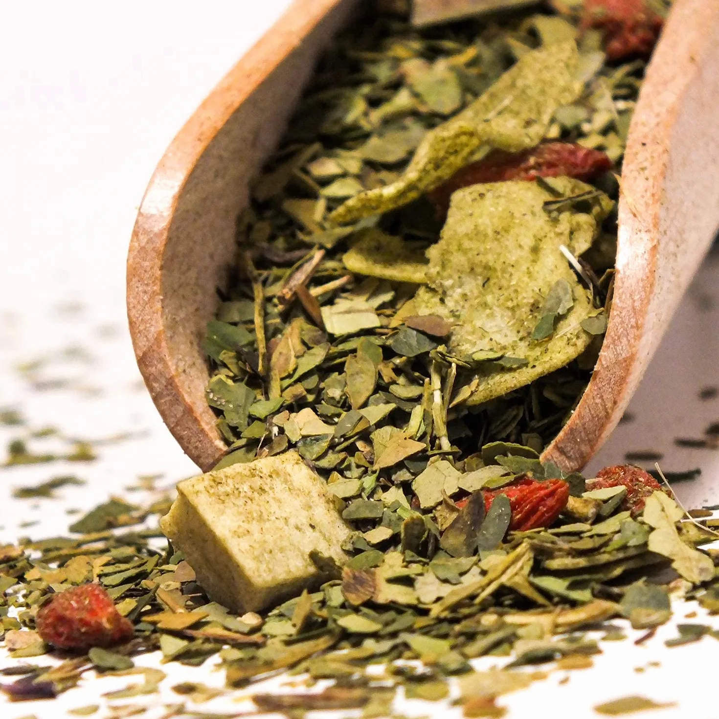 Verde Mate Green Frutos Tropicales 0,5 kg | Pobudzająca yerba mate z owocami tropikalnymi 500 g | Łagodny smak | Naturalna kofeina | Herbata Yerba Mate z Brazylii | 500 g
