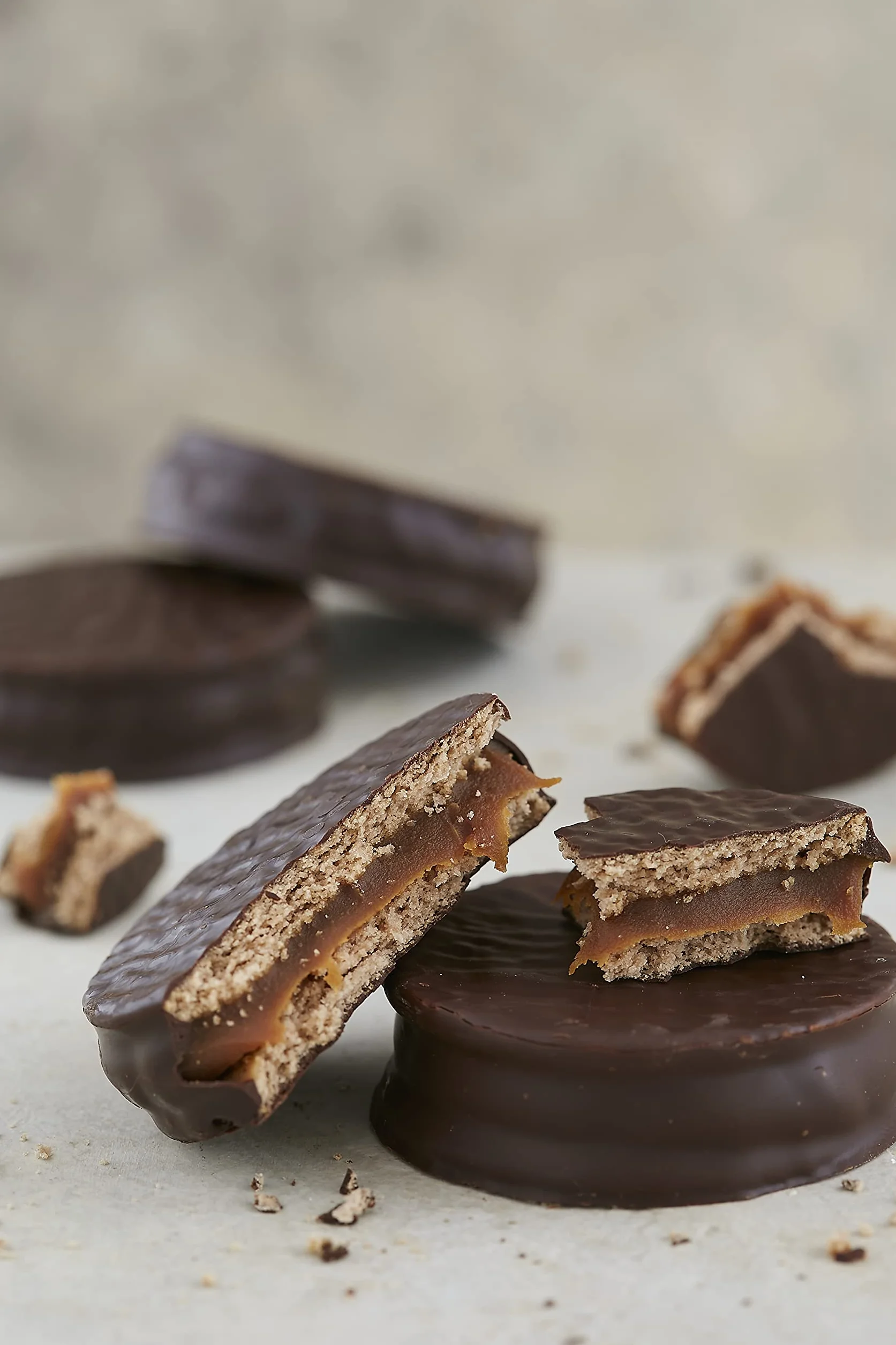 Havanna Argentyńskie Alfajores | Czekoladowe Alfajores | Ciasteczka wypełnione słodyczami mlecznymi | Argentyńska tradycja, pudełko 6 sztuk, 330g