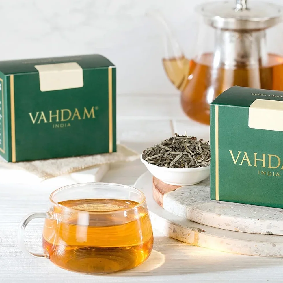 VAHDAM Silver Needle lisci bialej herbaty Loose (25 Cups) | Najzdrowsze herbaty, 100% Natural White Tea Leaves | Potezne antyutleniacze, kofeina Darmowe | Brew jak goraca herbata, Iced Tea lub herbata Kombucha | 50gm