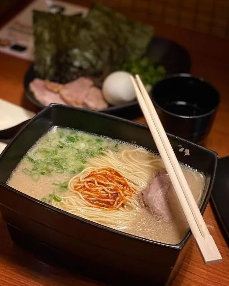 Ichiran Ramen Hakata Tonkotsu – Cienkie makarony z bulionem z kości wieprzowych (2 porcje)