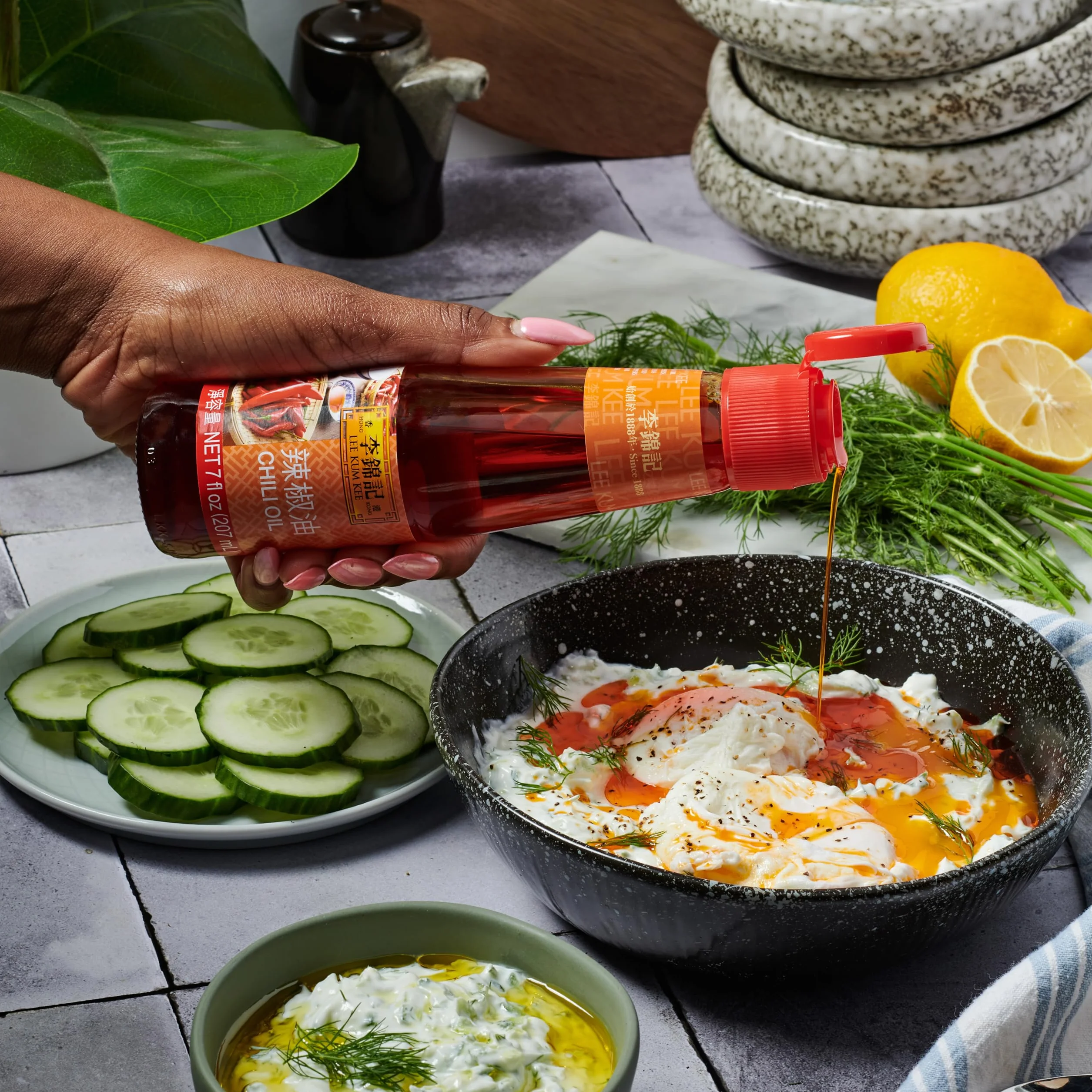 Lee Kum Kee Olejek chili – olejek przyprawowy z ognistych papryczek chili – 1 x 207 ml