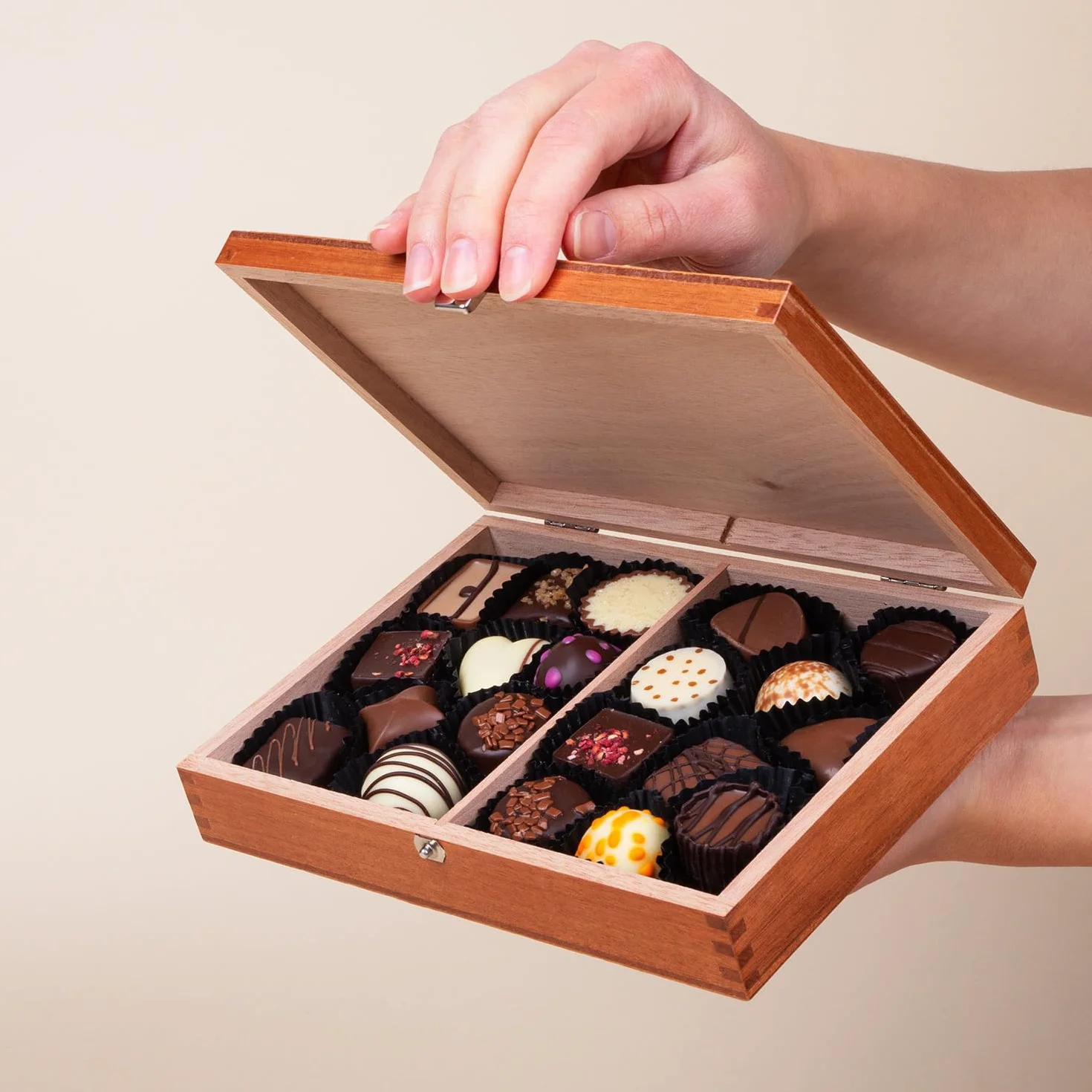 Świąteczne pralinki ChocoClassic 20 x- | czekolada | Boże Narodzenie | przyjęcie | prezent | dzieci | dla mężczyzn | dla kobiet | do domu | ozdoba | dekoracja | słodycze | pyszne | wykwintne | Wigilia | pralinki| pudełko | szkatułka