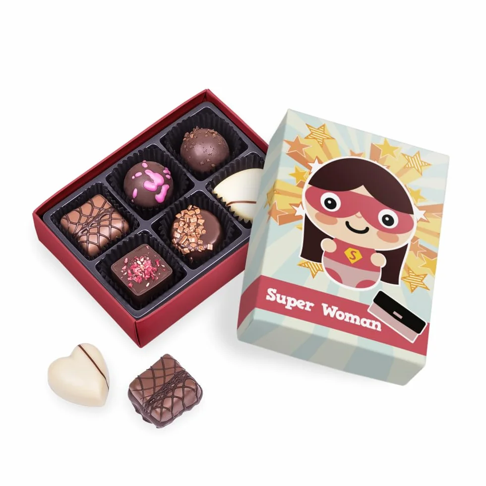 Super Woman - Pralinki | 6 czekoladek dla super kobiety | oryginalny prezent | seria Superbohaterowie | Dzień Kobiet | urodziny | imieniny | czekolada | słodycze | najwyższa jakość | upominek dla dziewczyny | inspiracje