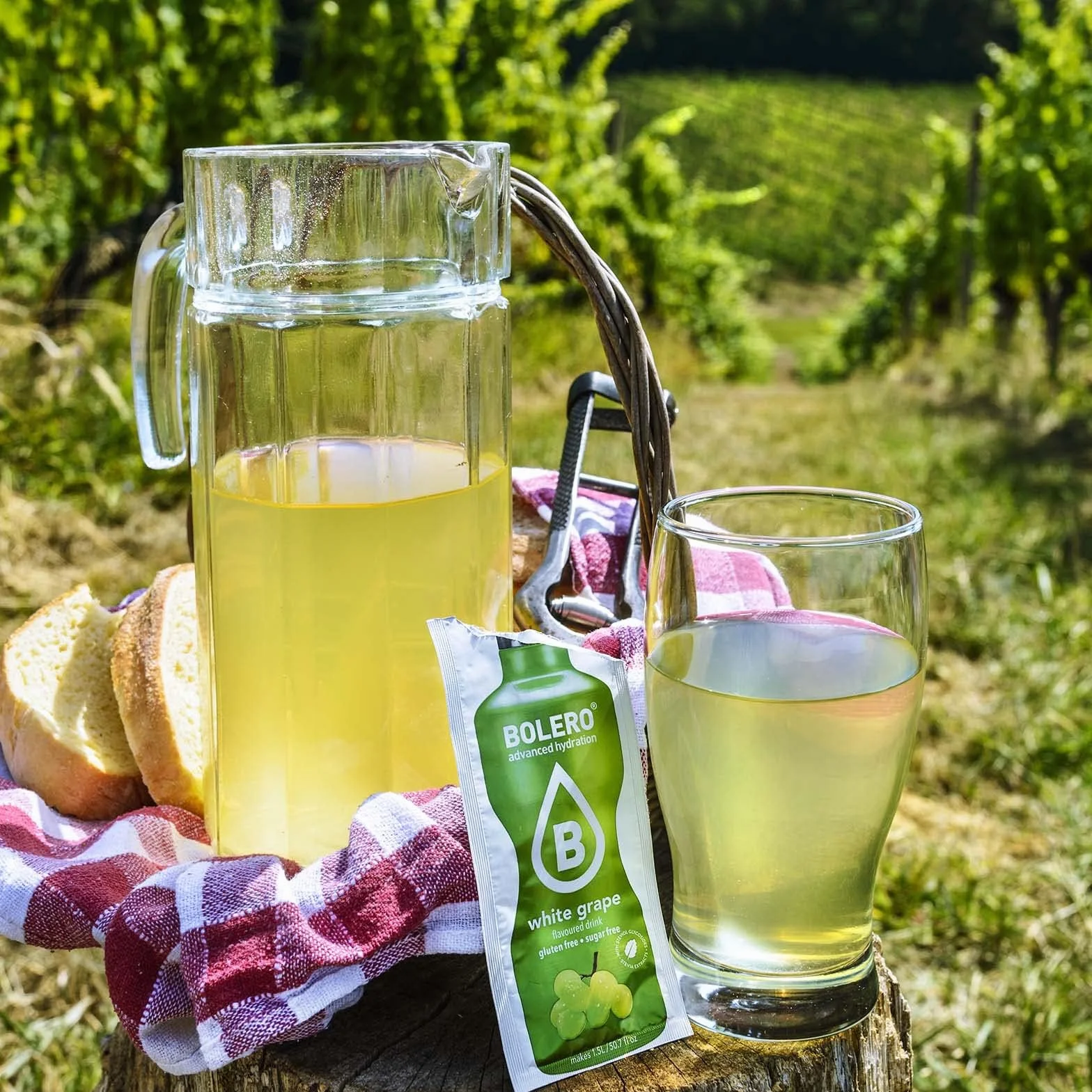 Bolero Drinks FOREST FRUITS 24x9g Orzeźwiający napój bez cukru słodzony stewią Witamina C dla diabetyków