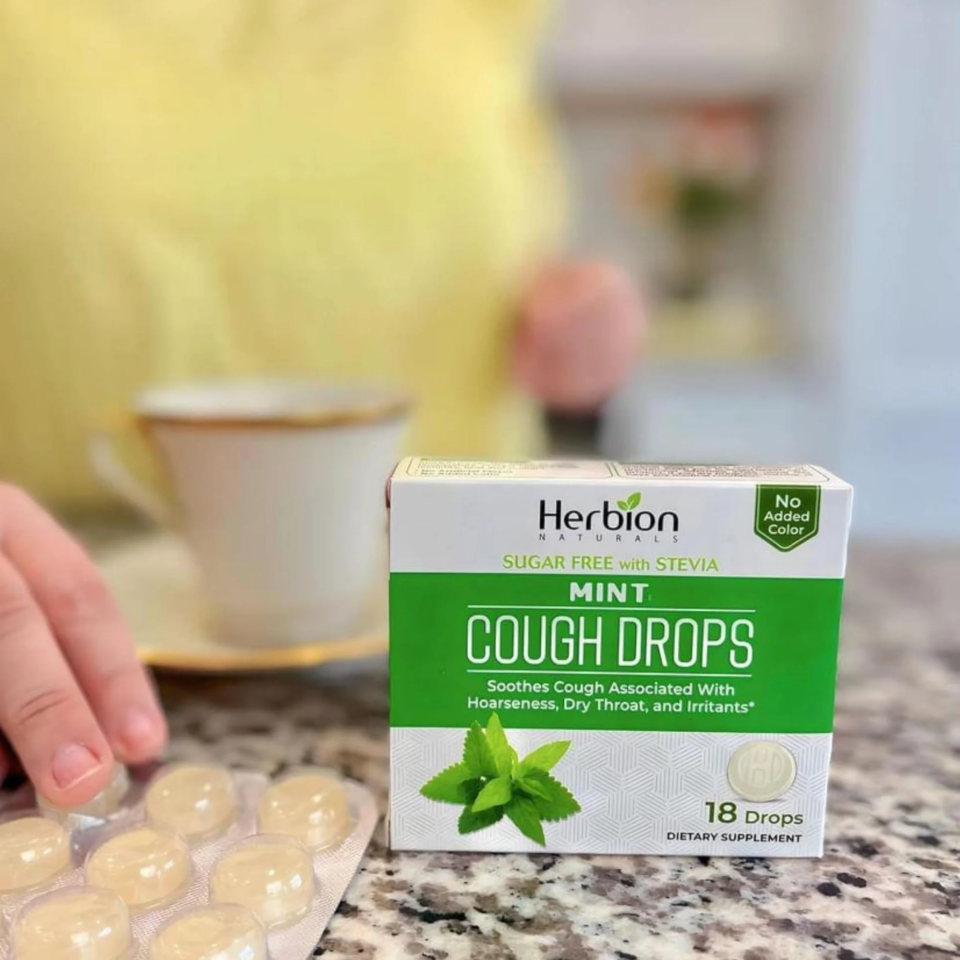 Herbion Naturals krople na kaszel bez cukru o naturalnym smaku mięty – 18 tabletek do ssania – 48 sztuk 846 tabletek do ssania.