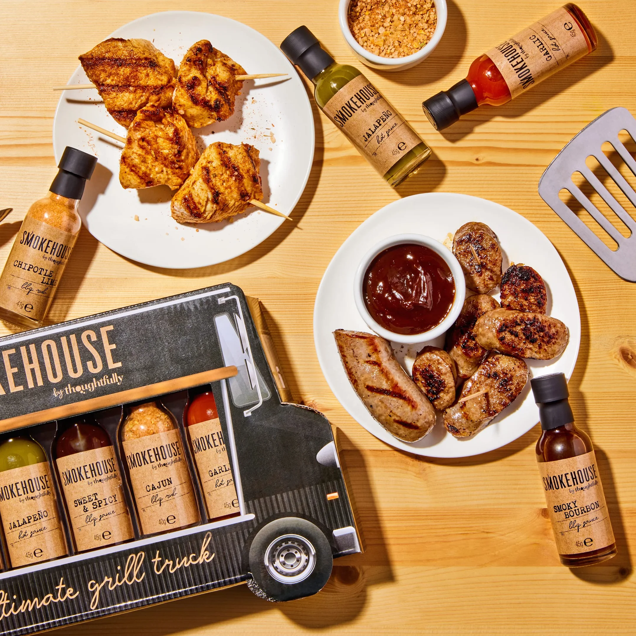 Smokehouse by Thoughtfully, zestaw upominkowy Gourmet Ultimate Grill Truck, zabawny zestaw w kształcie ciężarówki, zawiera ocieranie grilla, sosy BBQ i ostre sosy, zestaw 6 szt