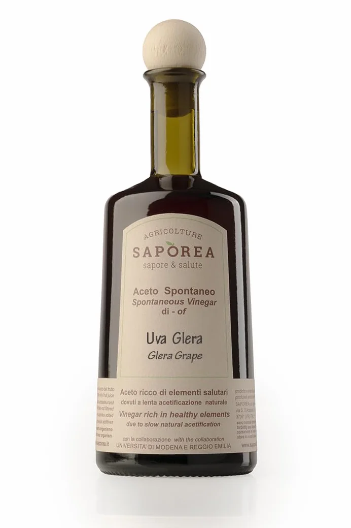 Spontaniczny ocet winogron Graera, które otrzymują winogrona Prosecco z powolną i długą naturalną labifikacją; niefiltrowane, niezebrane ocet