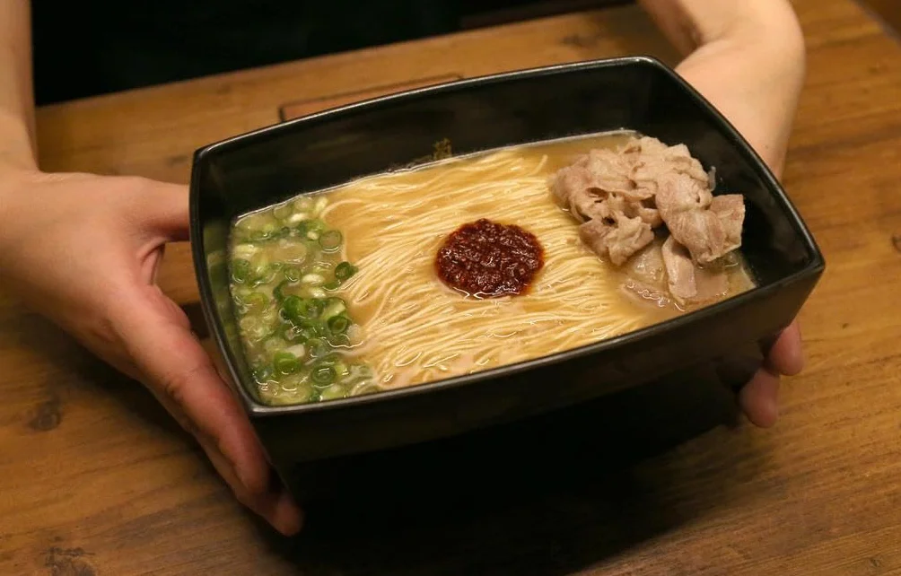 Ichiran Hakata Straight Noodle Chicken Soup Ramen with Special Secret Red Dry Sauce - 5 Meals