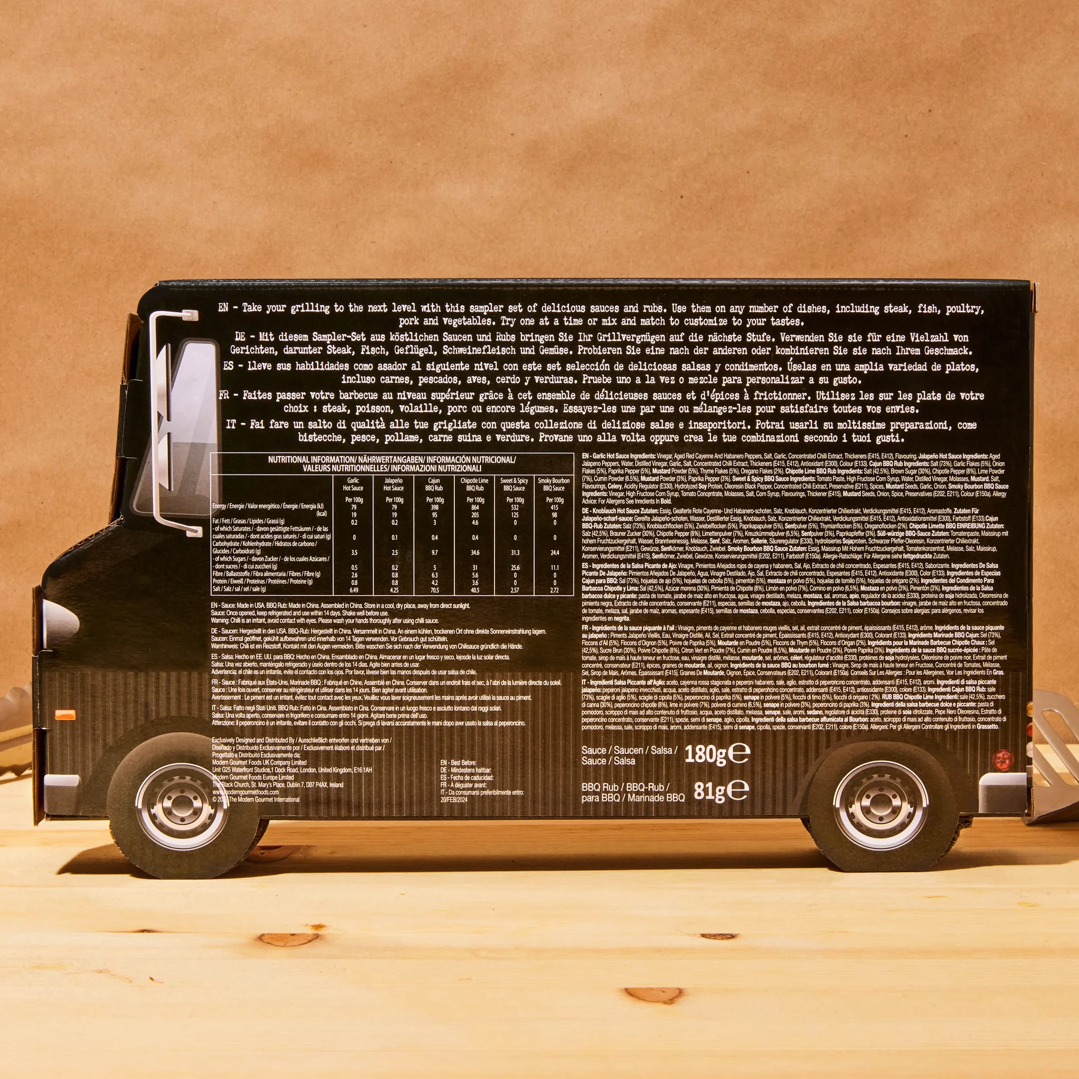 Smokehouse by Thoughtfully, zestaw upominkowy Gourmet Ultimate Grill Truck, zabawny zestaw w kształcie ciężarówki, zawiera ocieranie grilla, sosy BBQ i ostre sosy, zestaw 6 szt