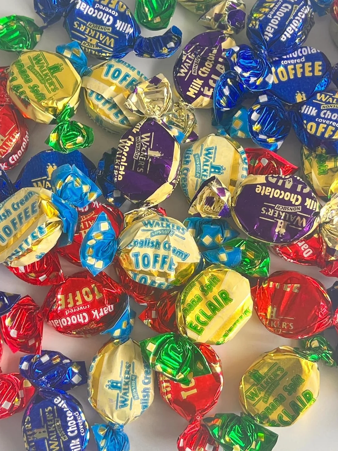 Walkers Różne toffi, czekoladowe eklery, 500 g, różne toffi, eklery, retro, słodkie urodziny, szkoła, dzieci, uroczystość, rodzina i przyjaciel, pudełko prezentowe od Kidzkandy