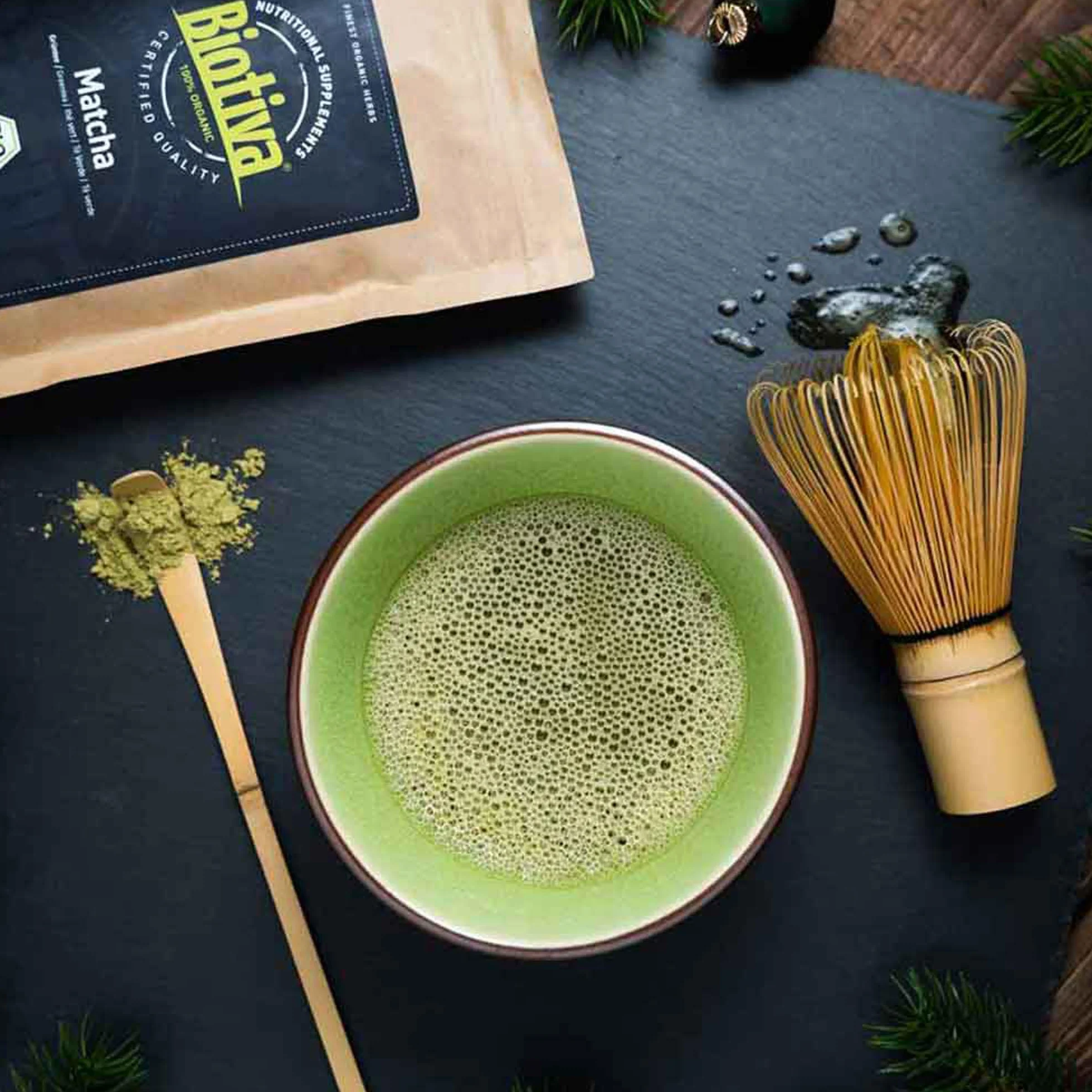 Herbata Matcha Bio 100g - Oryginalna Pulchna Matcha - Herbata Latte Smoothies - Najwyższej jakości Biomatcha z Japonii - Pakowana i kontrolowana w Niemczech - Biotiva
