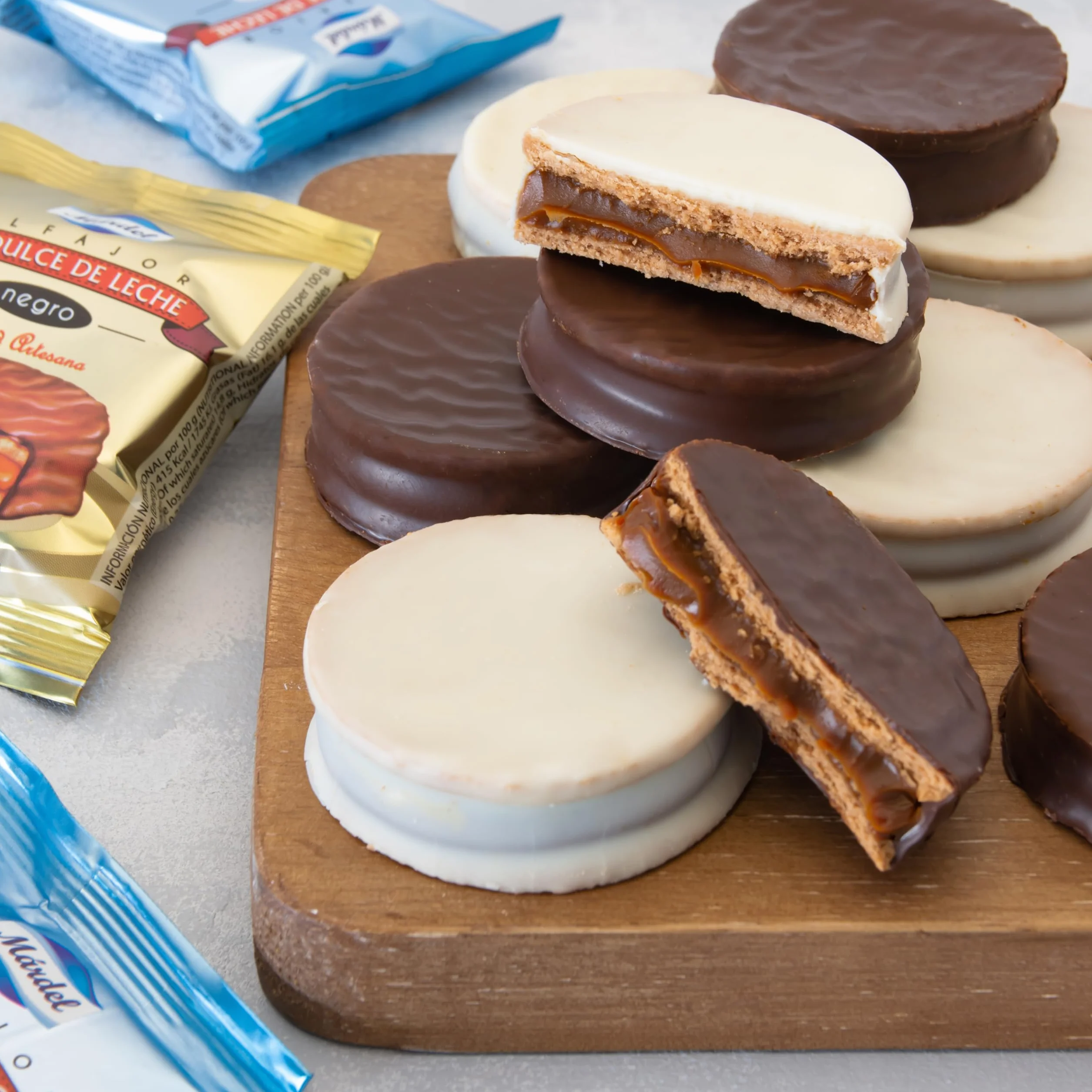 Mardel Alfajores Czarno-białe Mieszane 12 sztuk Edycja Świąteczna