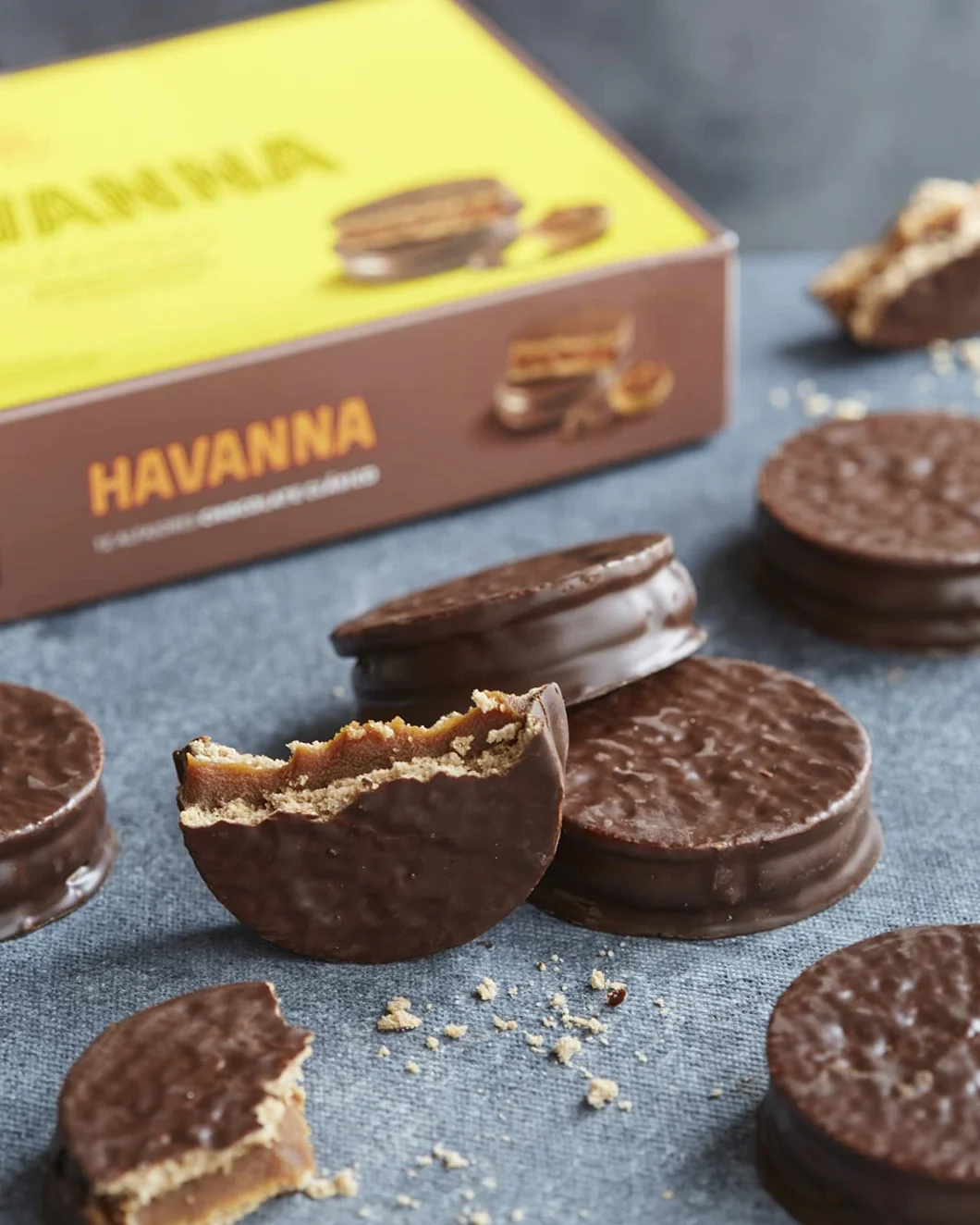 Havanna Argentyńskie Alfajores | Czekoladowe Alfajores | Ciasteczka wypełnione słodyczami mlecznymi | Argentyńska tradycja, pudełko 6 sztuk, 330g