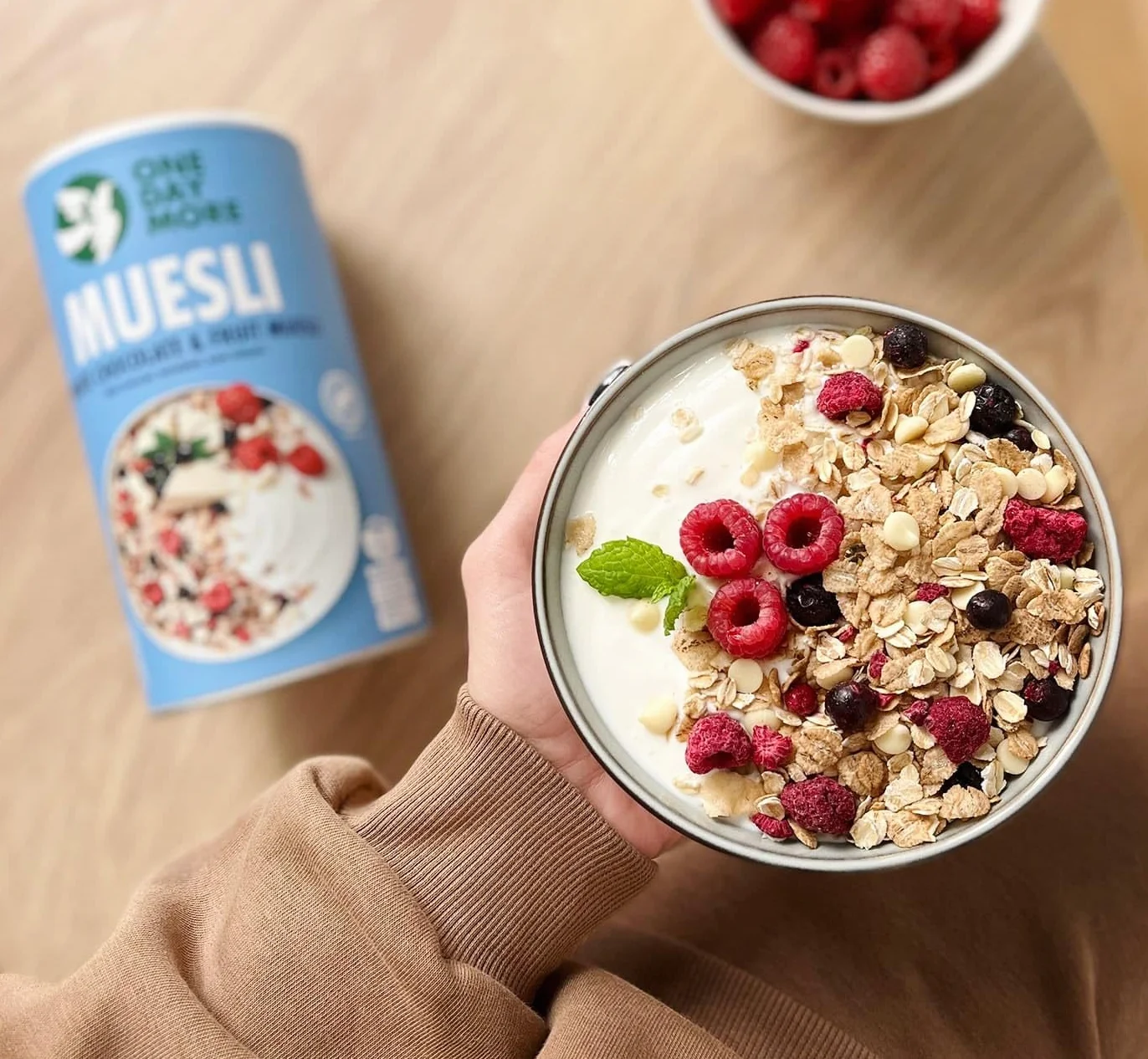 OneDayMore Musli z owocami 1200 g owocowe bez dodatku cukru płatki owsiane wegańskie czekoladowe muesli śniadaniowe naturalne błonnik białko truskawkowe porzeczkowe jabłkowe daktyle rodzynki